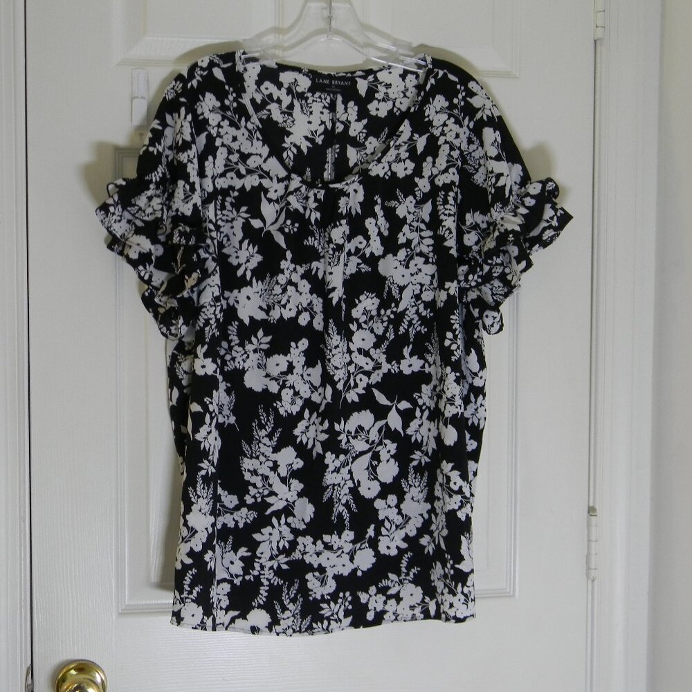 Lane Bryant White Black Floral Top Ruffle Sleeve Feminine Sz 22 EUC